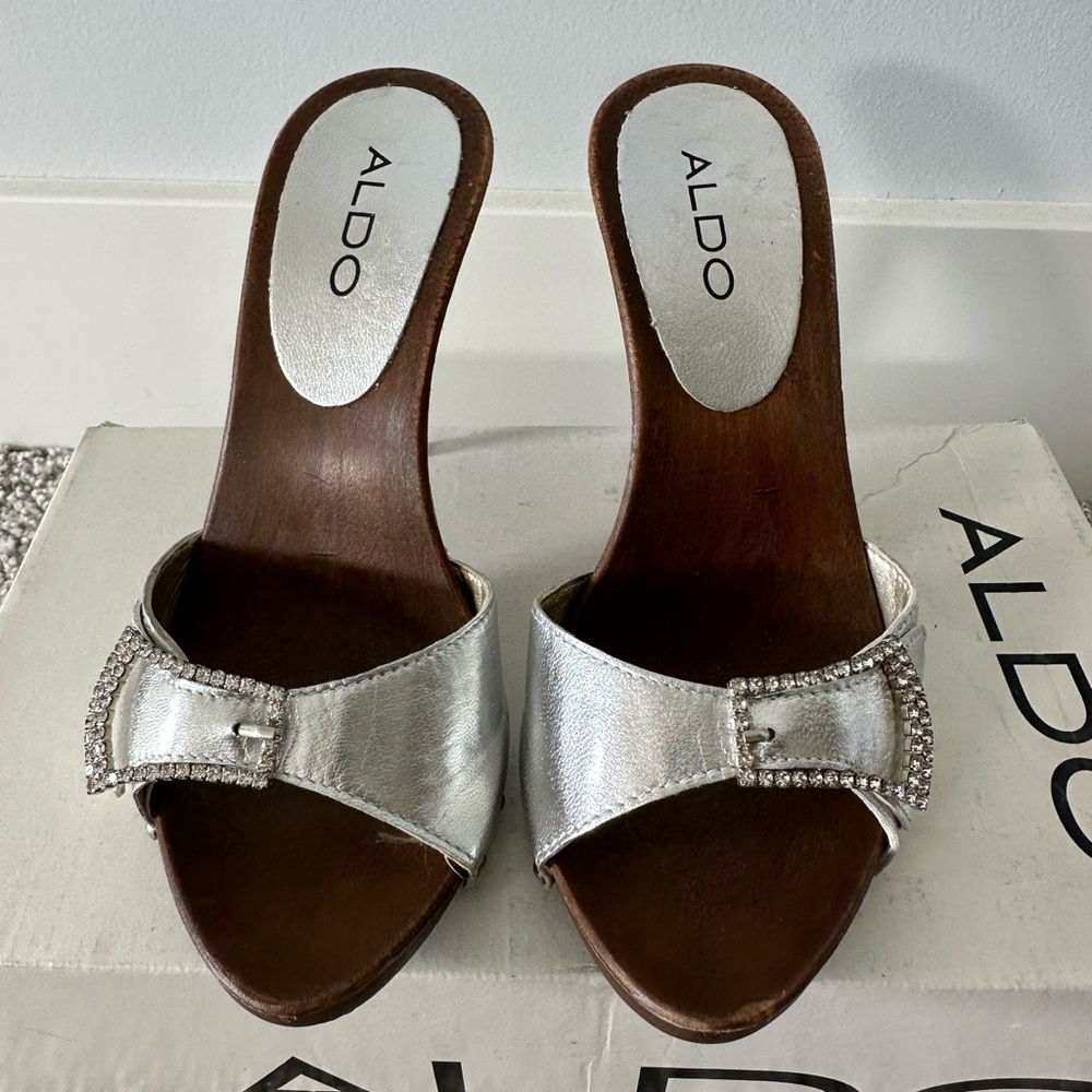 Also sandal